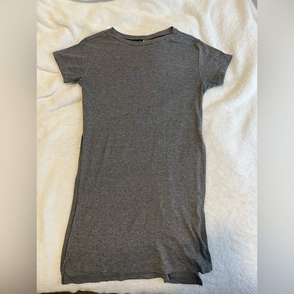 H&M LONG RIBBED SLIT T-SHIRT